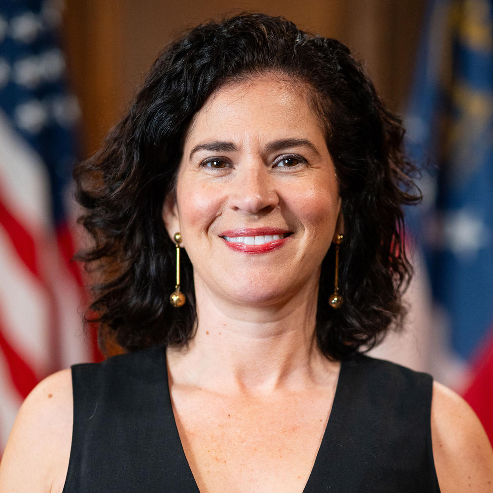 Headshot of Labor Commissioner Bárbara Rivera Holmes.